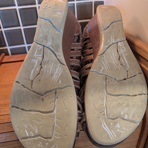 OTBT Nomadic Wedge Sandals In Pewter,9 - Picture 4 of 6